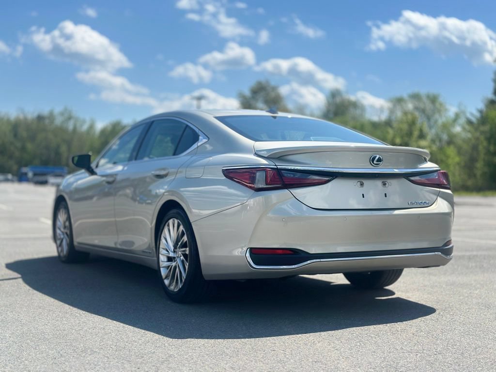 Used 2021 Lexus ES 300h w/ Accessory Package FWD image 4