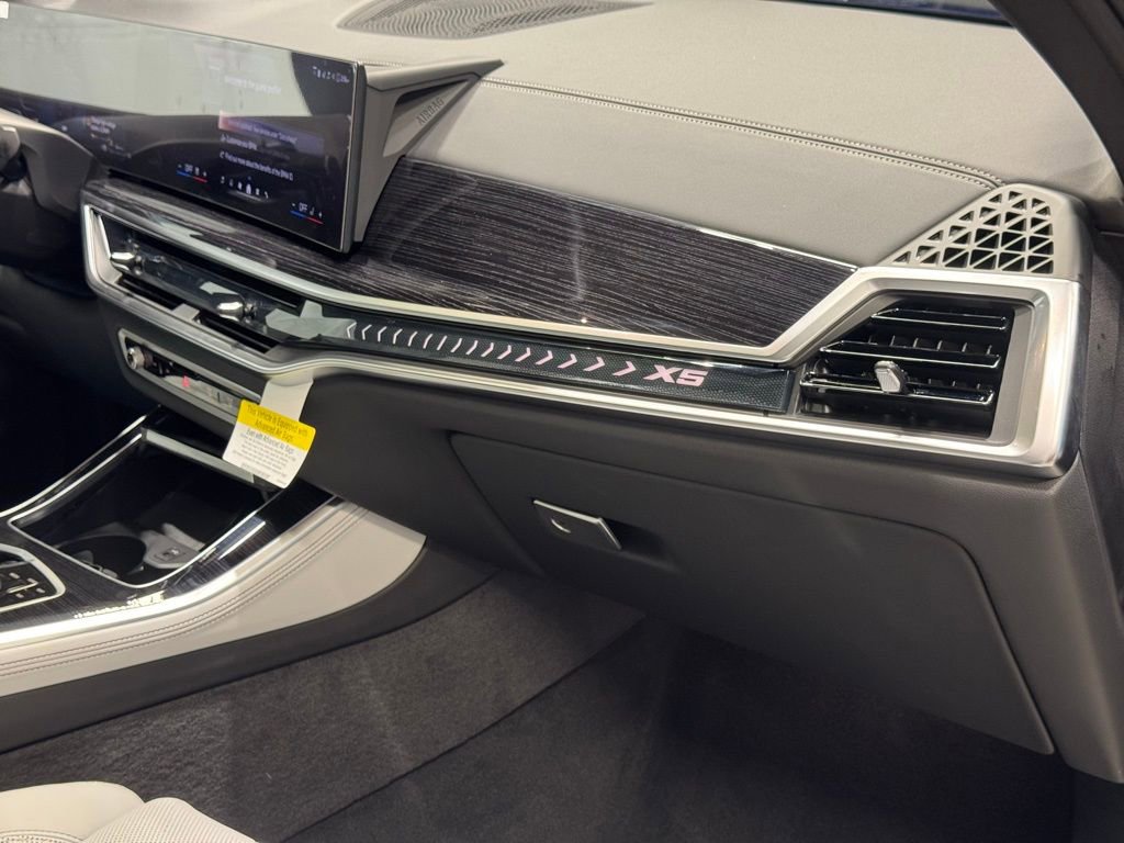 Used 2026 BMW X5 xDrive50e w/ M Sport Package image 26