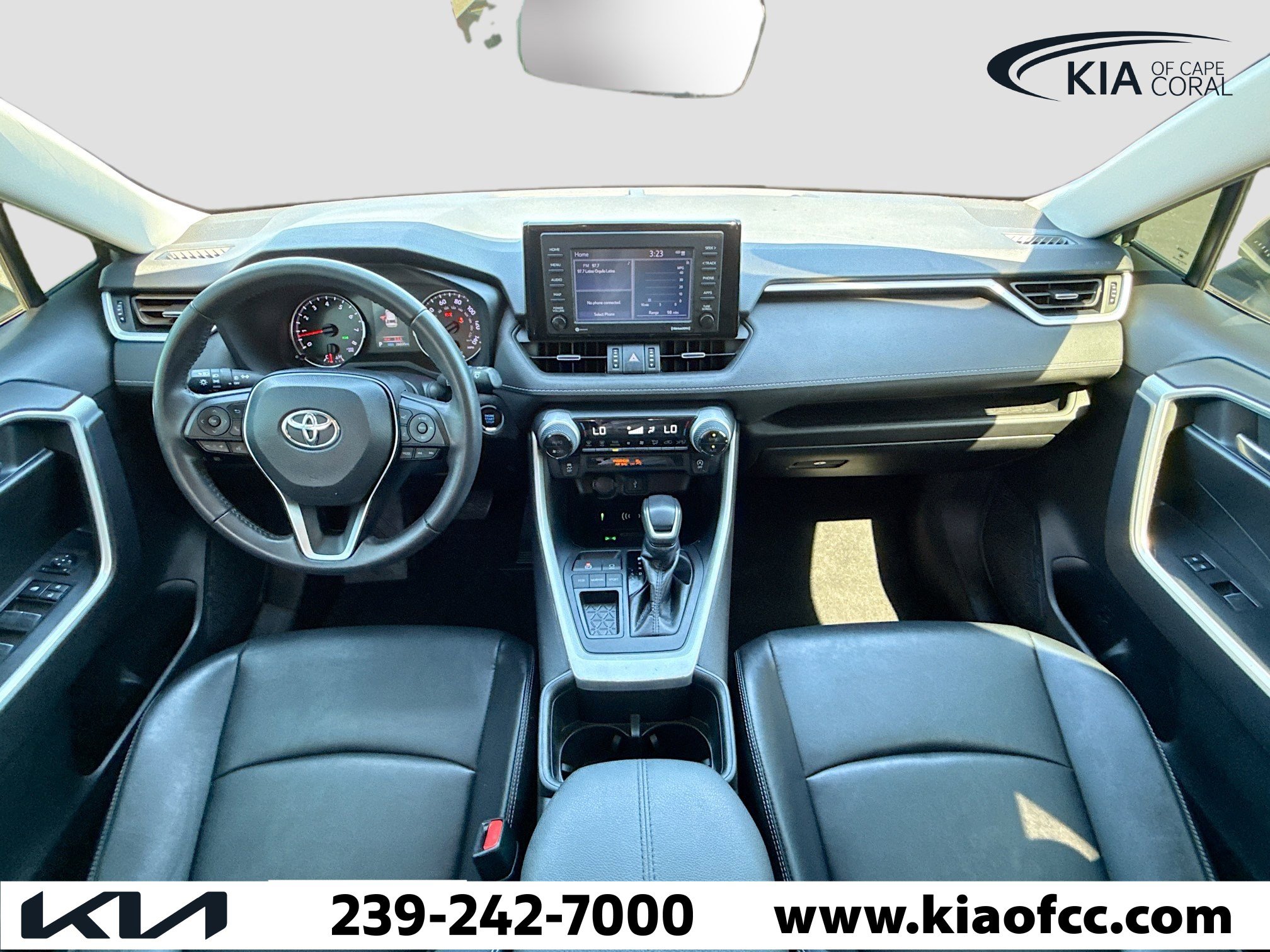 Used 2022 Toyota RAV4 XLE Premium image 16