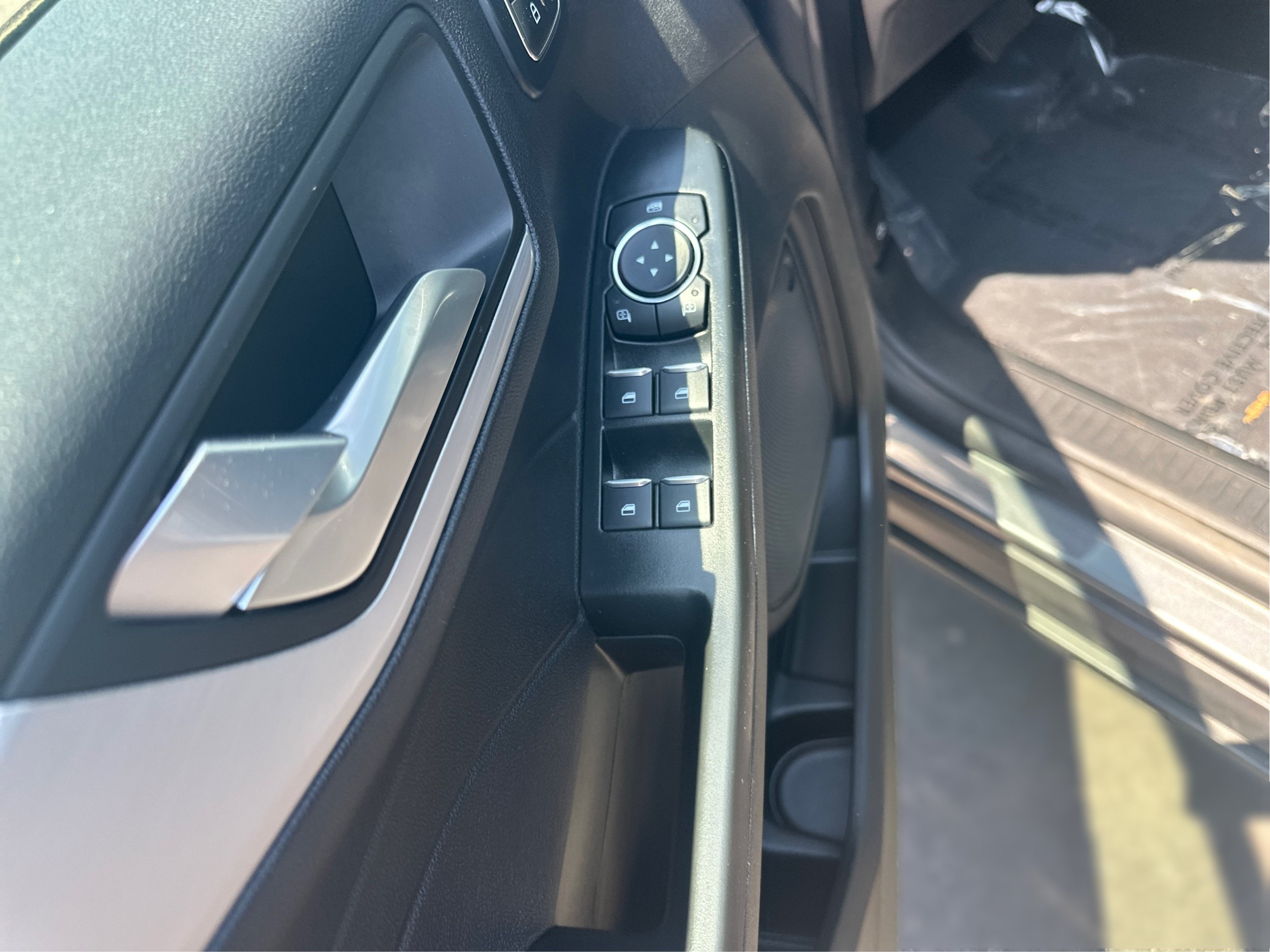 Used 2025 Ford Escape Platinum AWD/4WD image 28