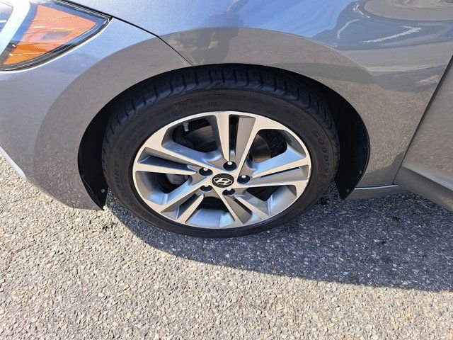 Used 2017 Hyundai Elantra Limited image 29