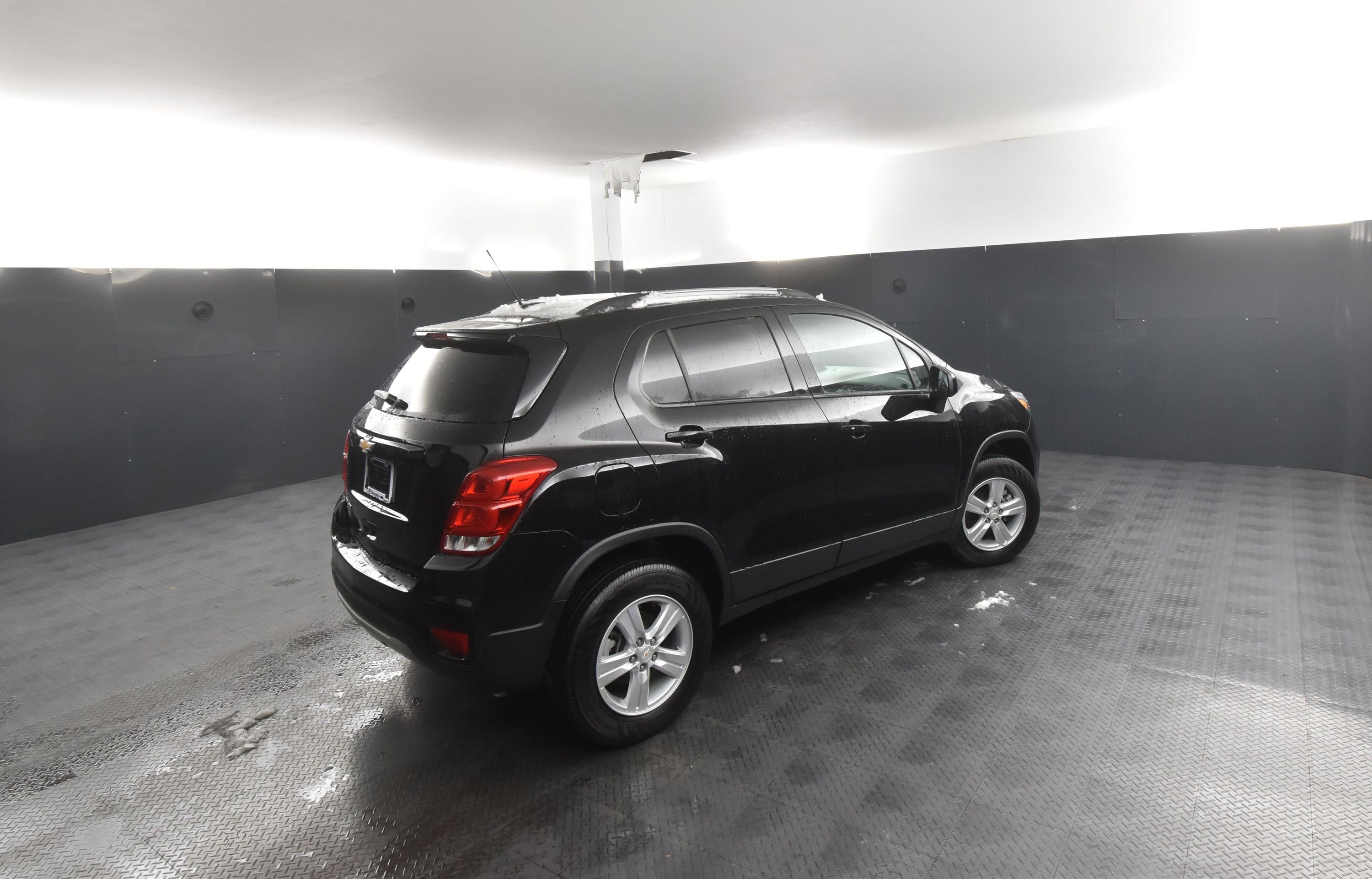 Used 2022 Chevrolet Trax LT w/ LT Convenience Package image 2