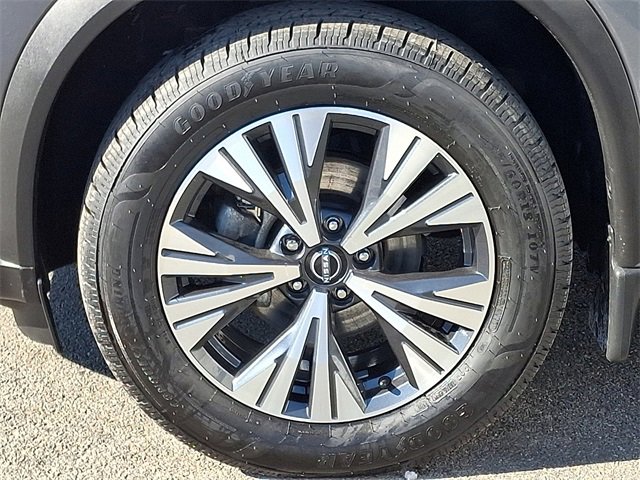 Used 2023 Nissan Rogue SV w/ SV Premium B Package image 5