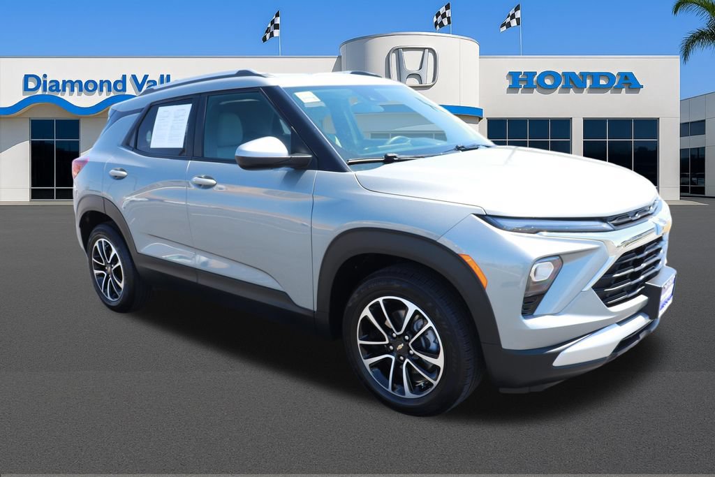 Used 2025 Chevrolet TrailBlazer LT FWD image 1