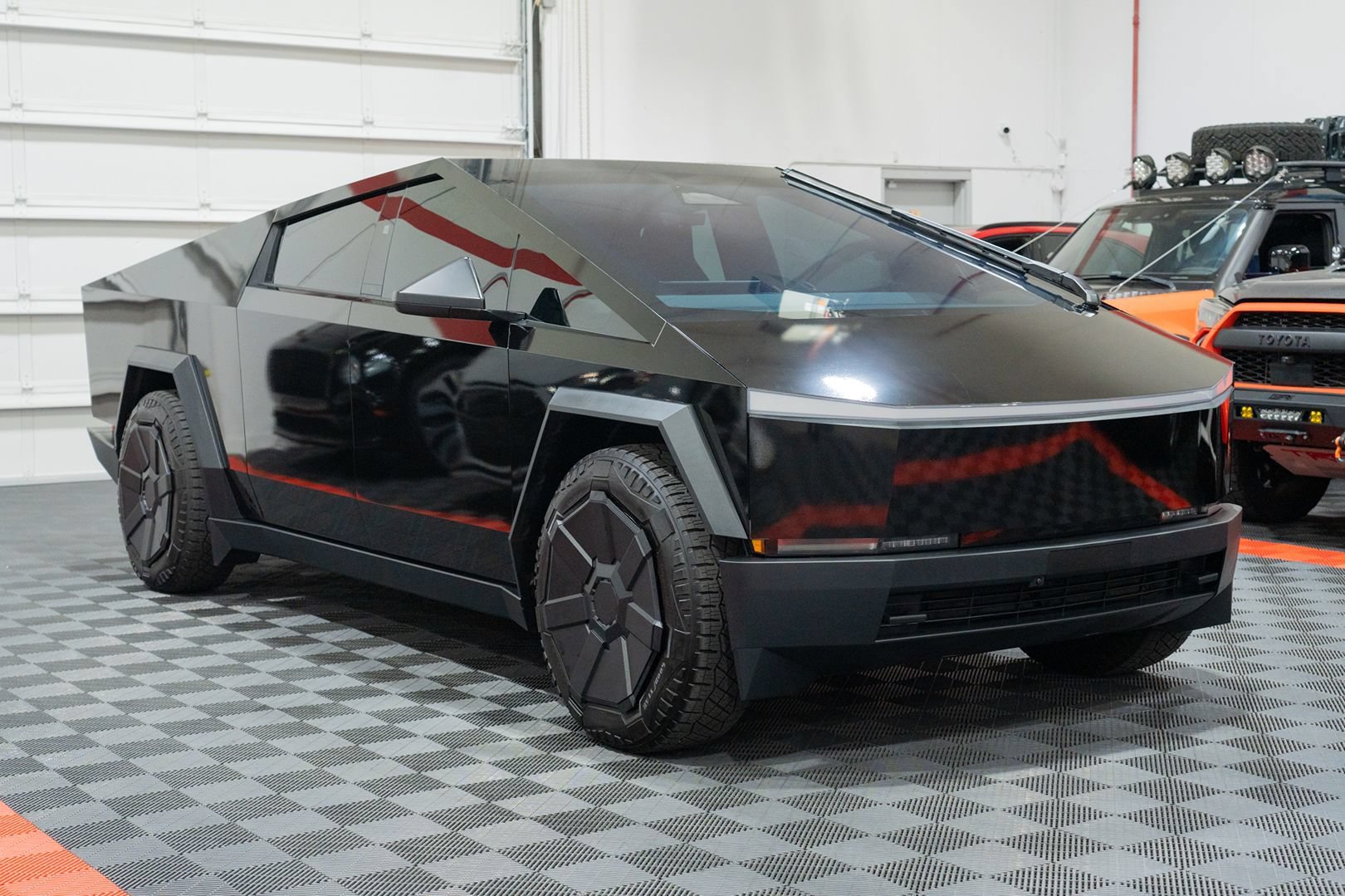 Used 2024 Tesla Cybertruck AWD Crew Cab image 11