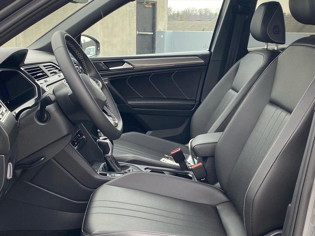 Certified 2023 Volkswagen Tiguan SE R-Line AWD/4WD image 14