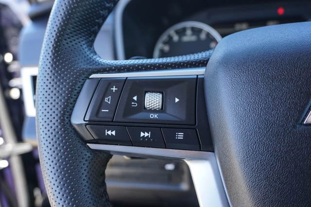 Used 2025 Mitsubishi Outlander SE image 24