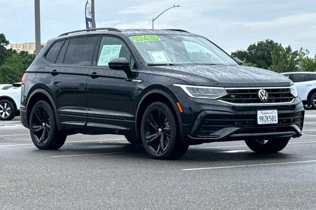 Used 2024 Volkswagen Tiguan SE R-Line FWD image 2
