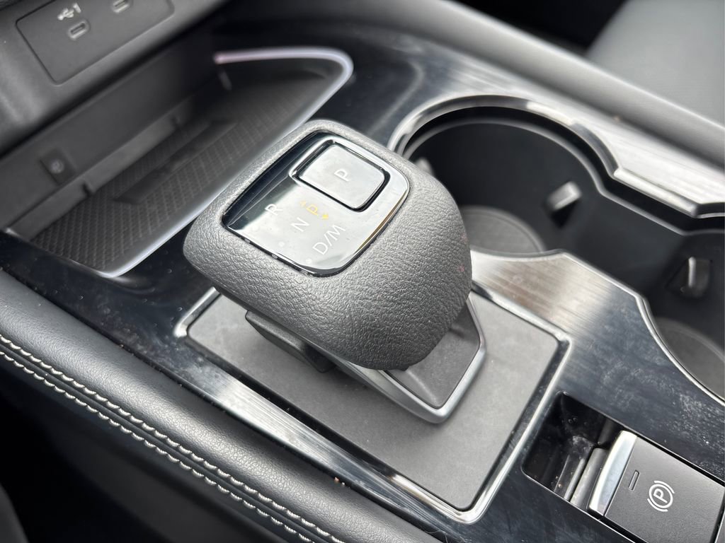 Certified 2025 Nissan Rogue Platinum image 32