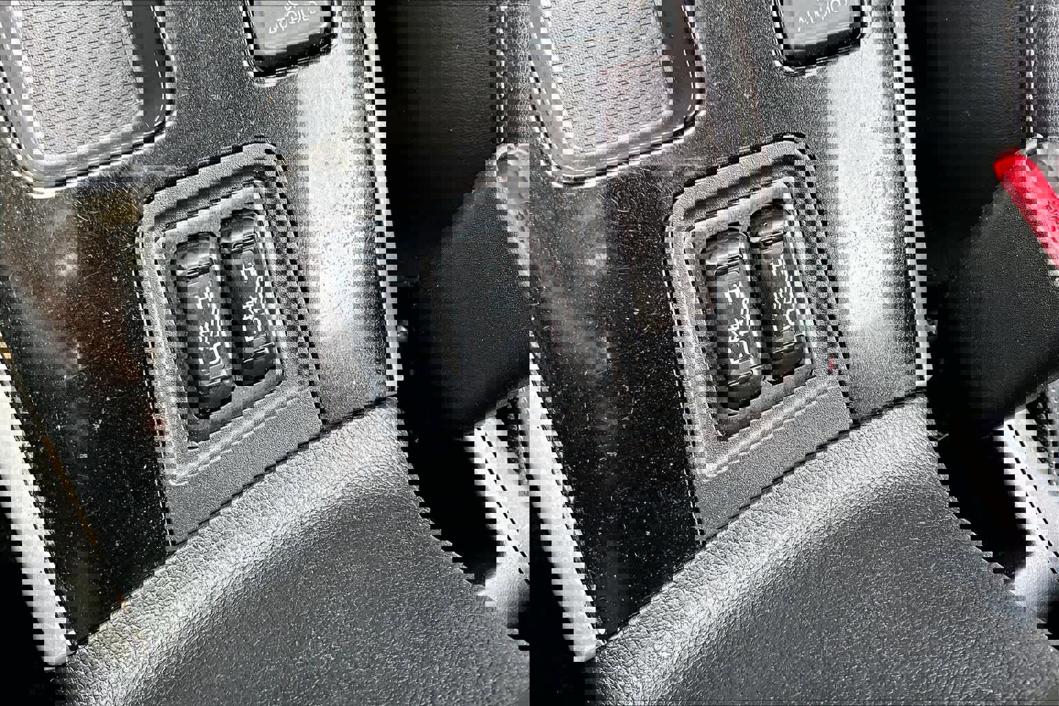 Used 2020 Mitsubishi Outlander SE image 36