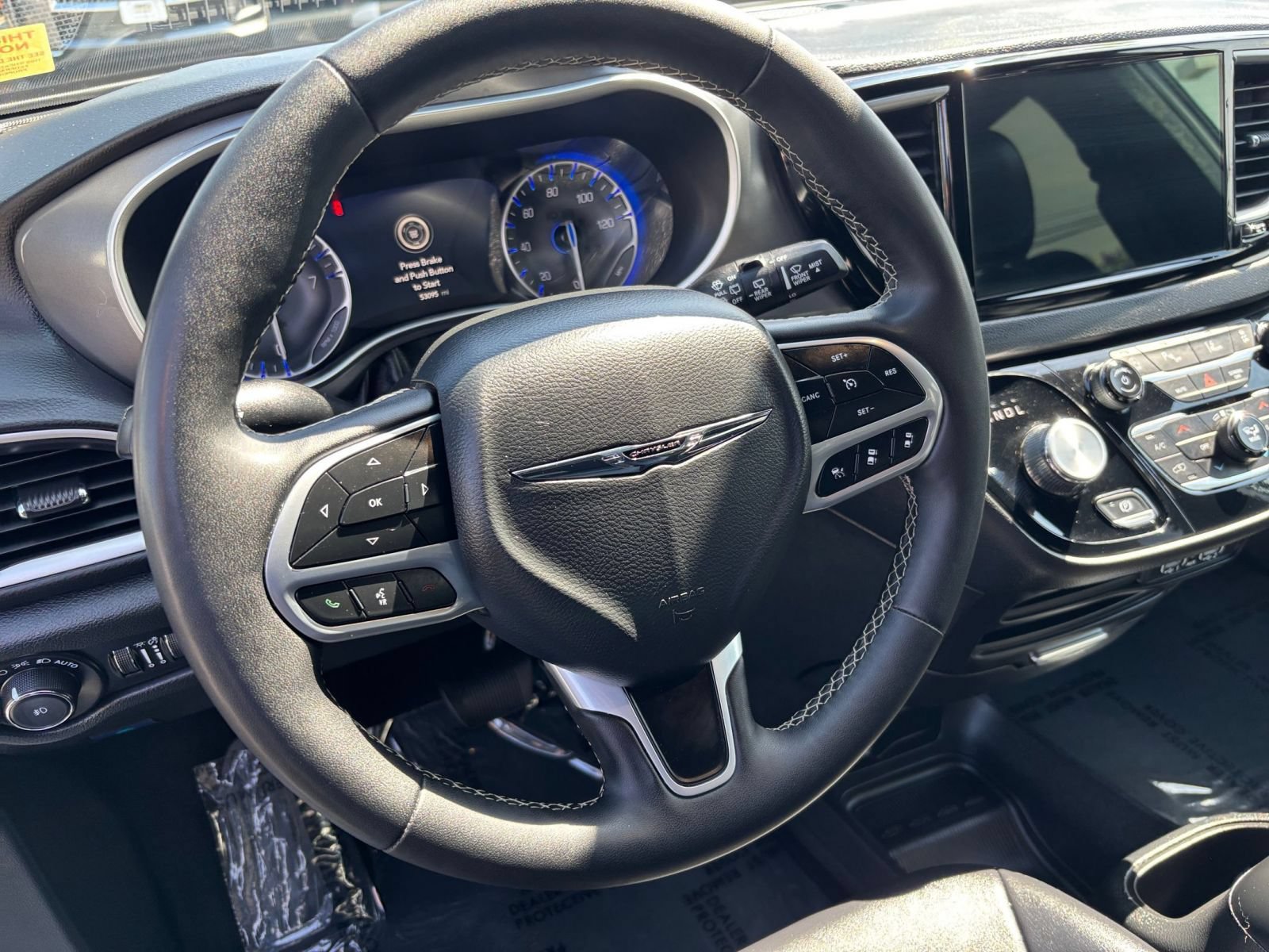 Used 2025 Chrysler Pacifica Select FWD image 29