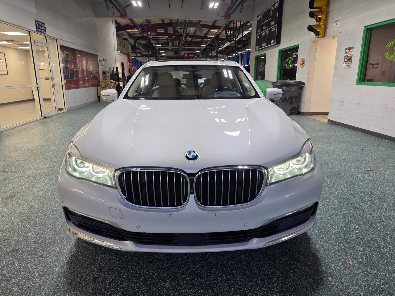 Used 2017 BMW 740i xDrive image 3