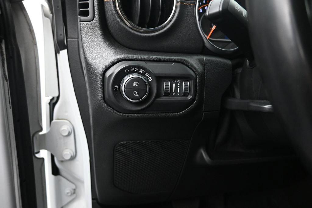 Used 2021 Jeep Gladiator Overland AWD/4WD image 12