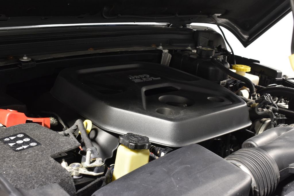 Used 2018 Jeep Wrangler Unlimited Sahara w/ Cold Weather Group image 34