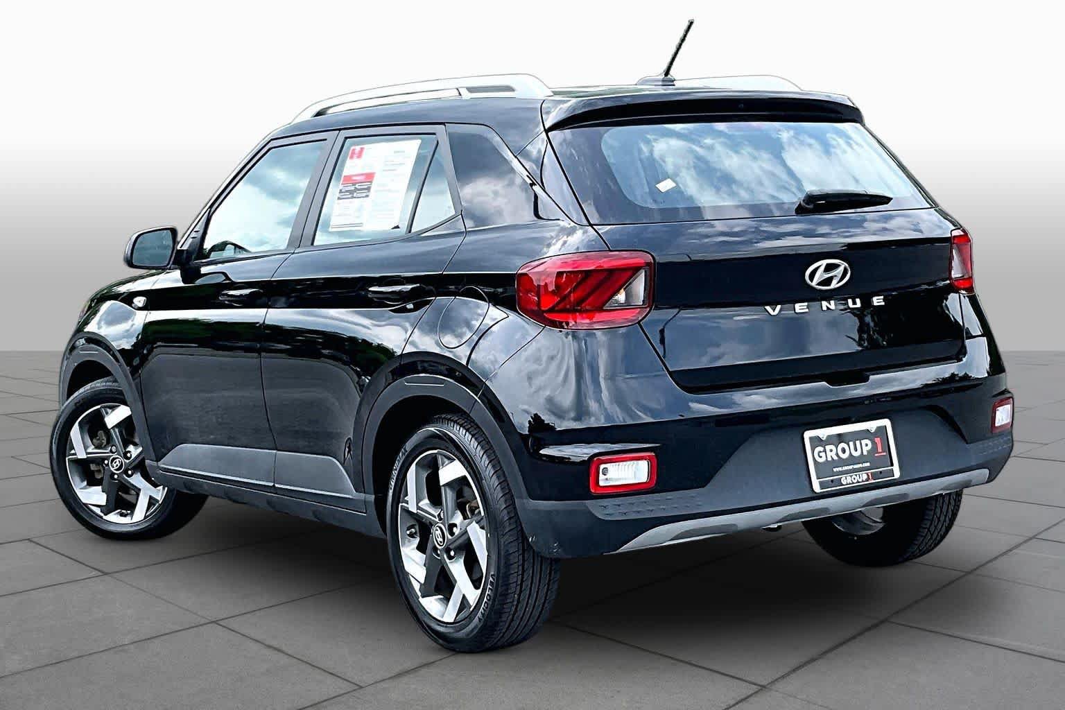 Used 2023 Hyundai Venue SEL w/ Cargo Package FWD image 12