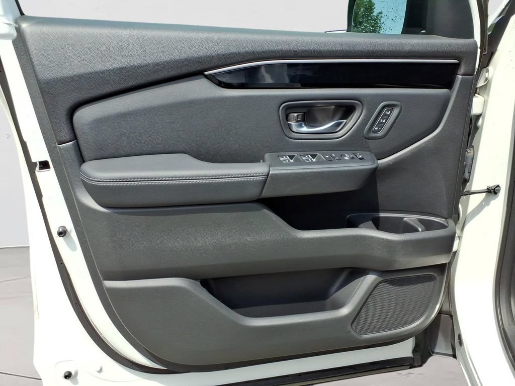 Used 2023 Honda Pilot Touring image 18