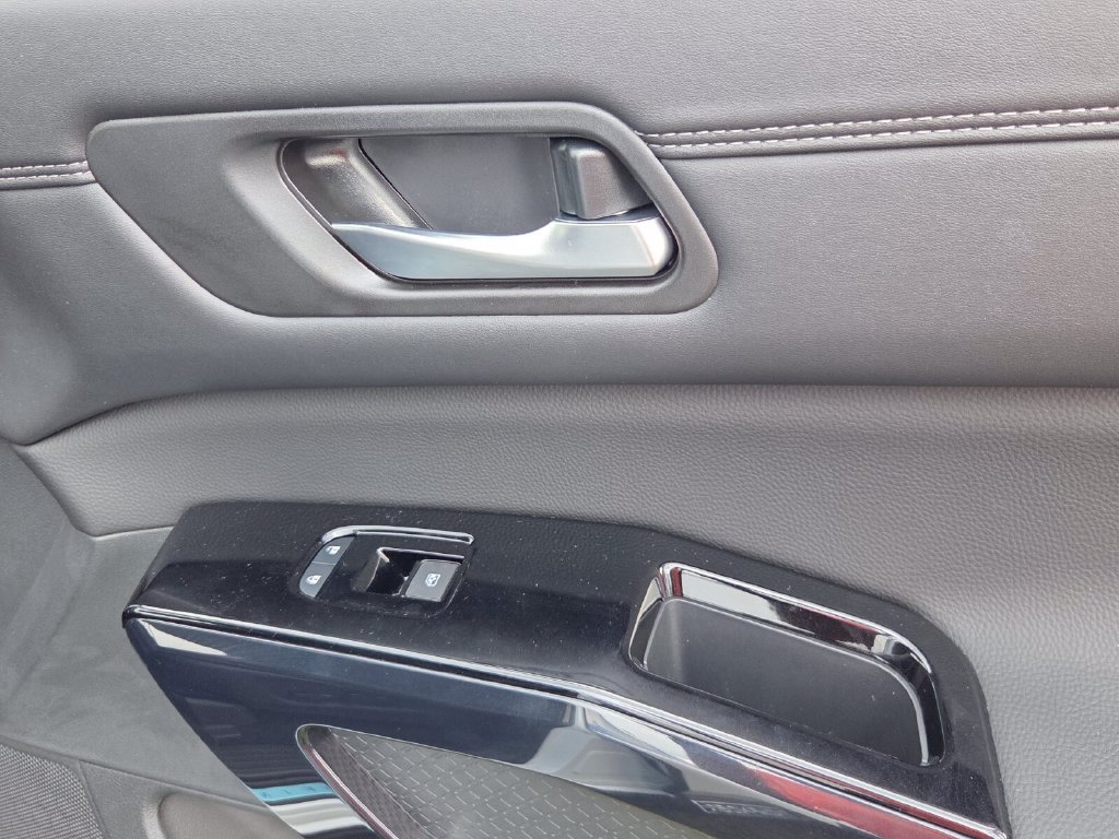 New 2026 Nissan Pathfinder Platinum w/ Accent Package FWD image 17