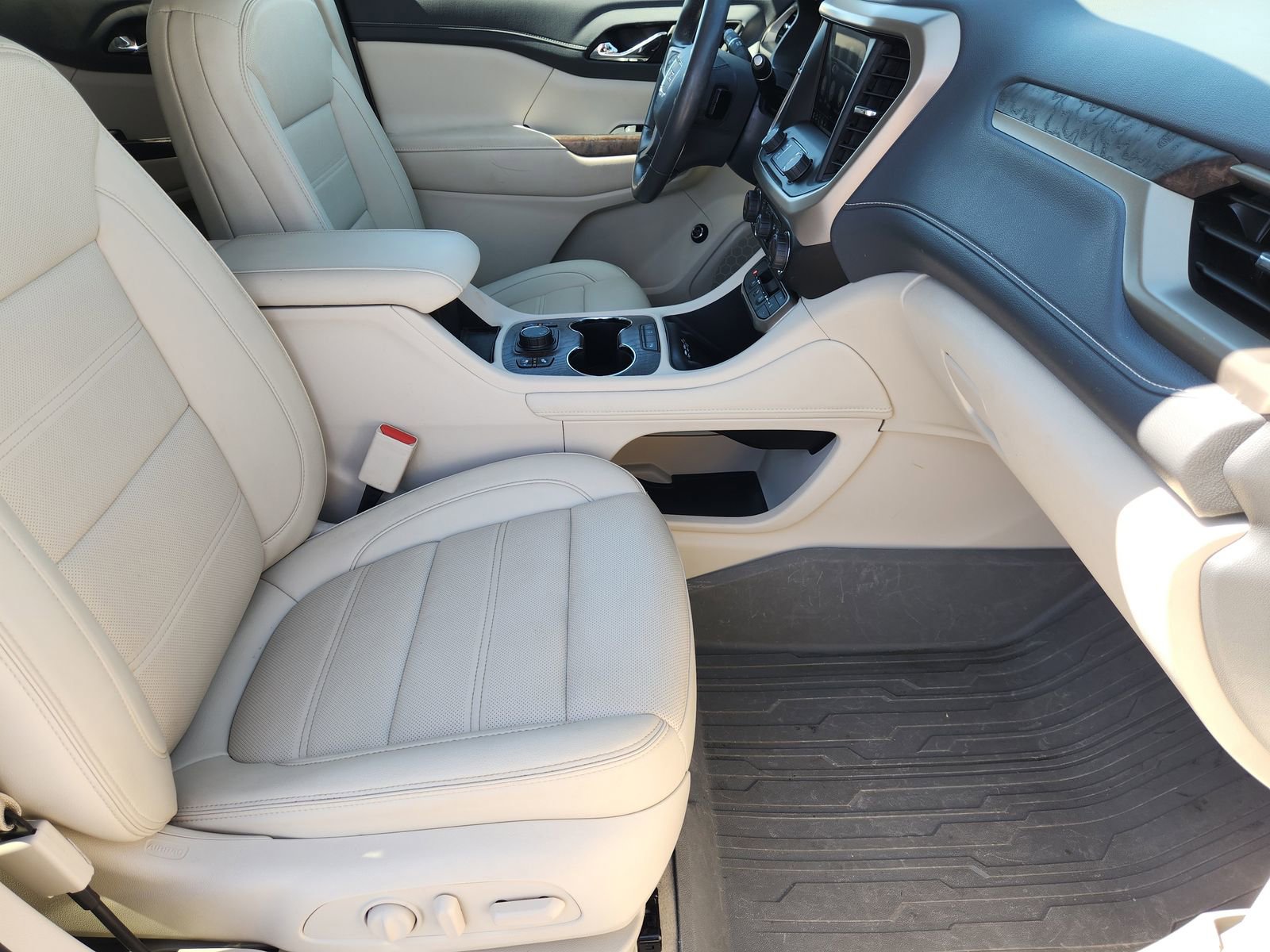 Used 2022 GMC Acadia Denali w/ Denali Technology Package image 17