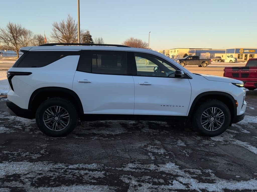 Used 2026 Chevrolet Traverse LT image 6