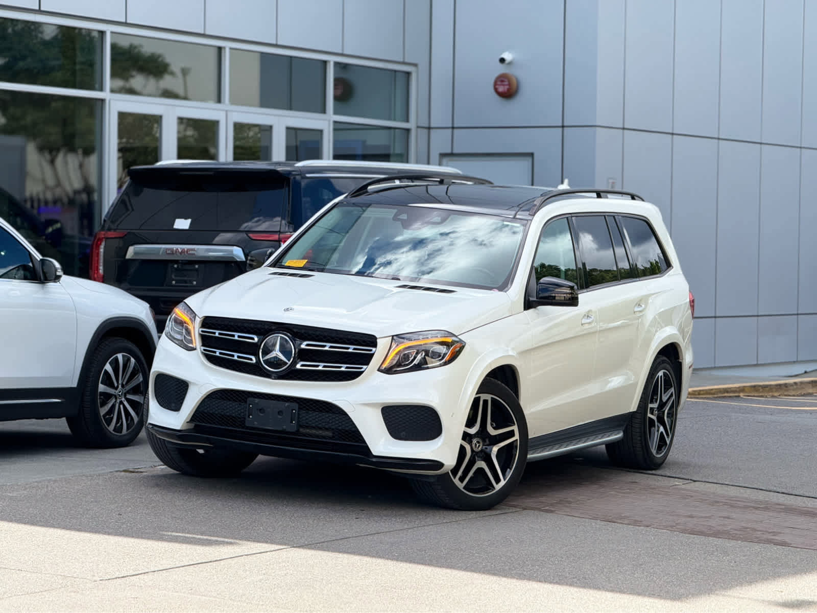 Used 2018 Mercedes-Benz GLS 550 4MATIC image 2