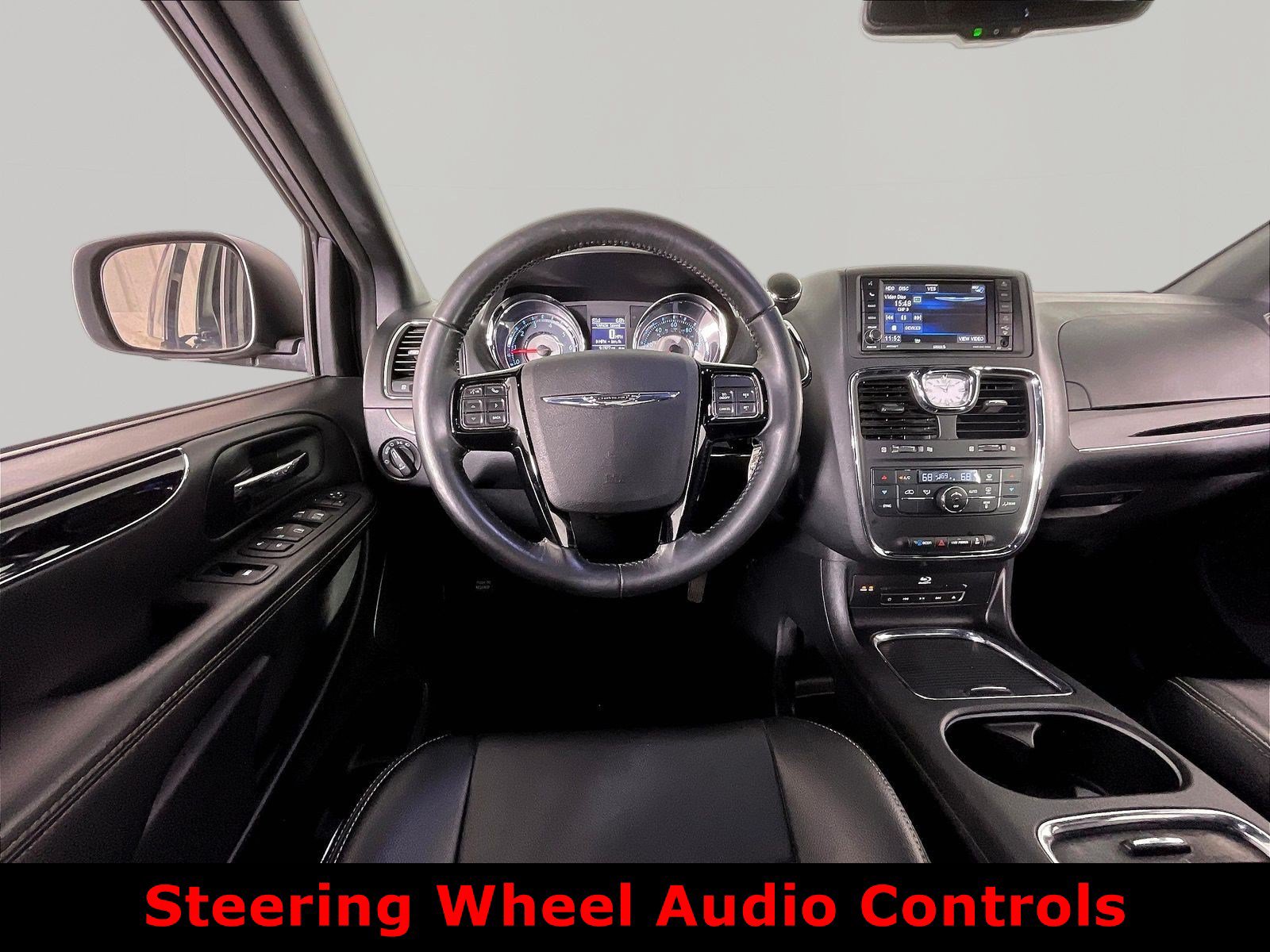 Used 2014 Chrysler Town & Country S FWD image 8