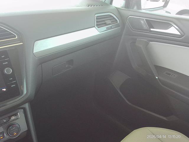 Used 2018 Volkswagen Tiguan SE AWD/4WD image 11
