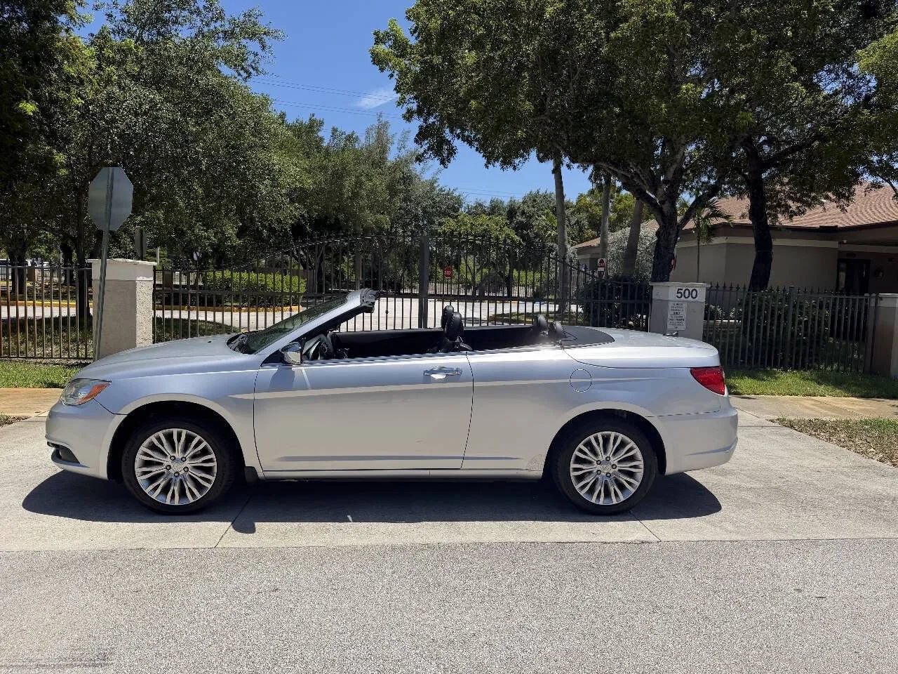 Used 2011 Chrysler 200 Limited FWD image 13
