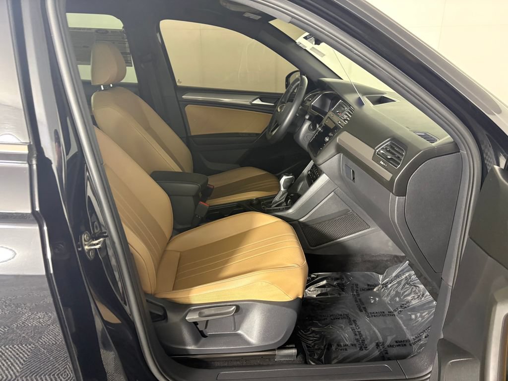 Used 2022 Volkswagen Tiguan SE w/ Panoramic Sunroof Package AWD/4WD image 37