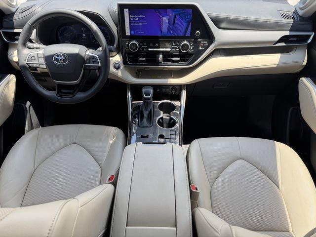 Used 2024 Toyota Highlander Platinum FWD image 10