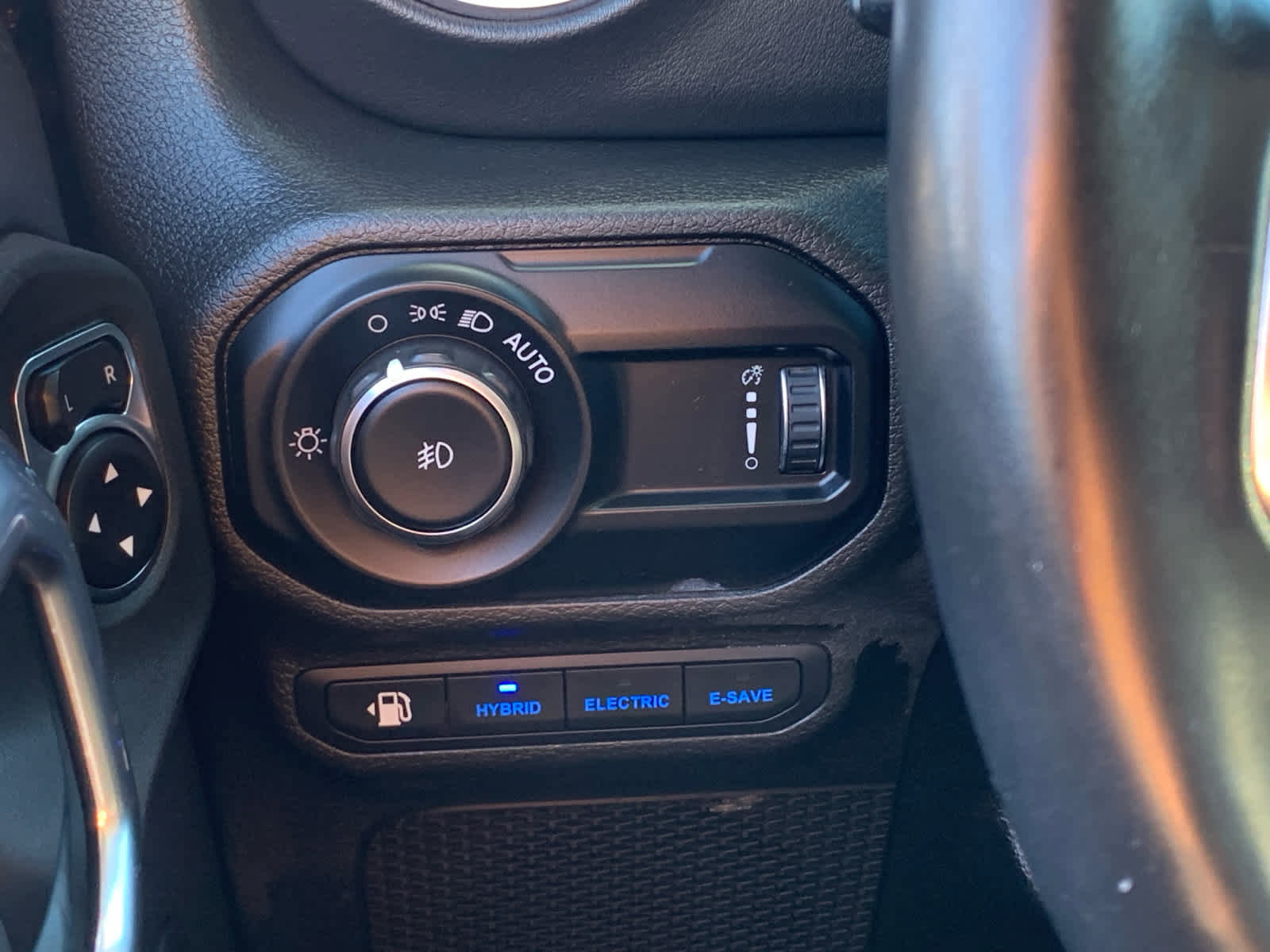 Used 2023 Jeep Wrangler Sahara w/ Cold Weather Group image 23