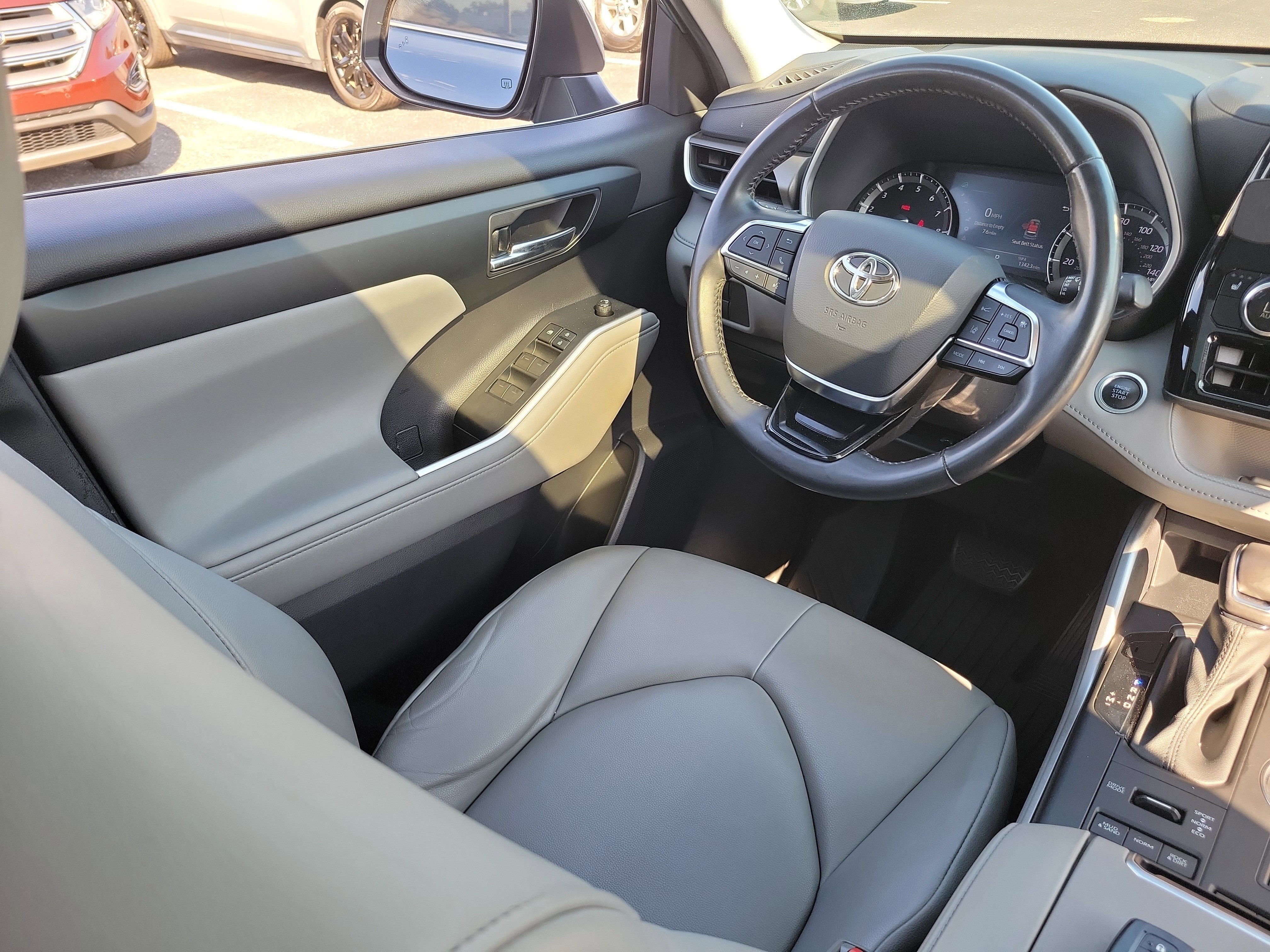 Used 2020 Toyota Highlander XLE image 15