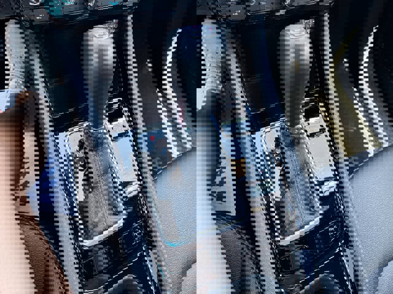 Used 2025 Jeep Compass Limited AWD/4WD image 15