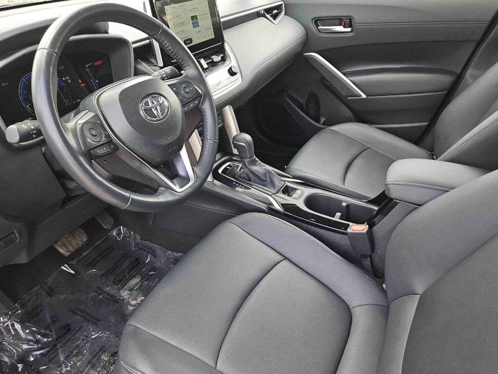 Used 2025 Toyota Corolla Cross XLE FWD image 9