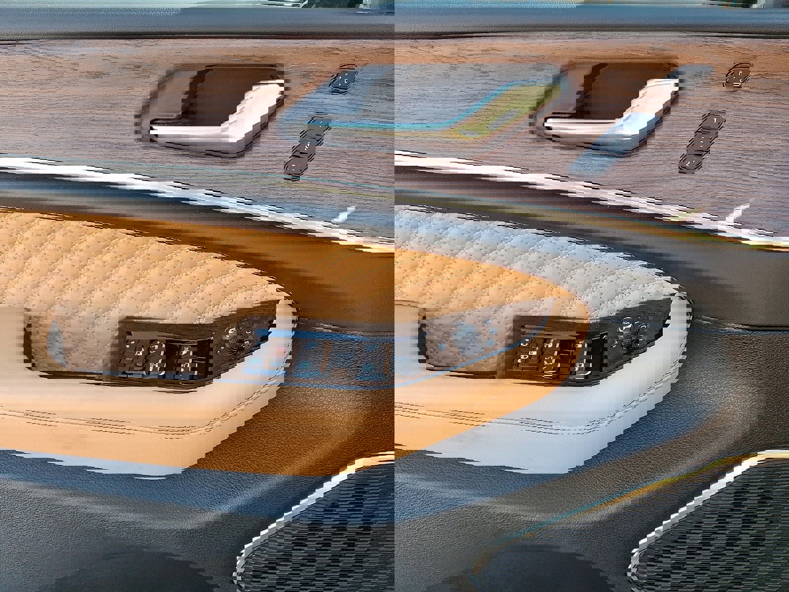 Used 2023 Jeep Grand Cherokee L Summit w/ Advanced Protech Group IV image 13