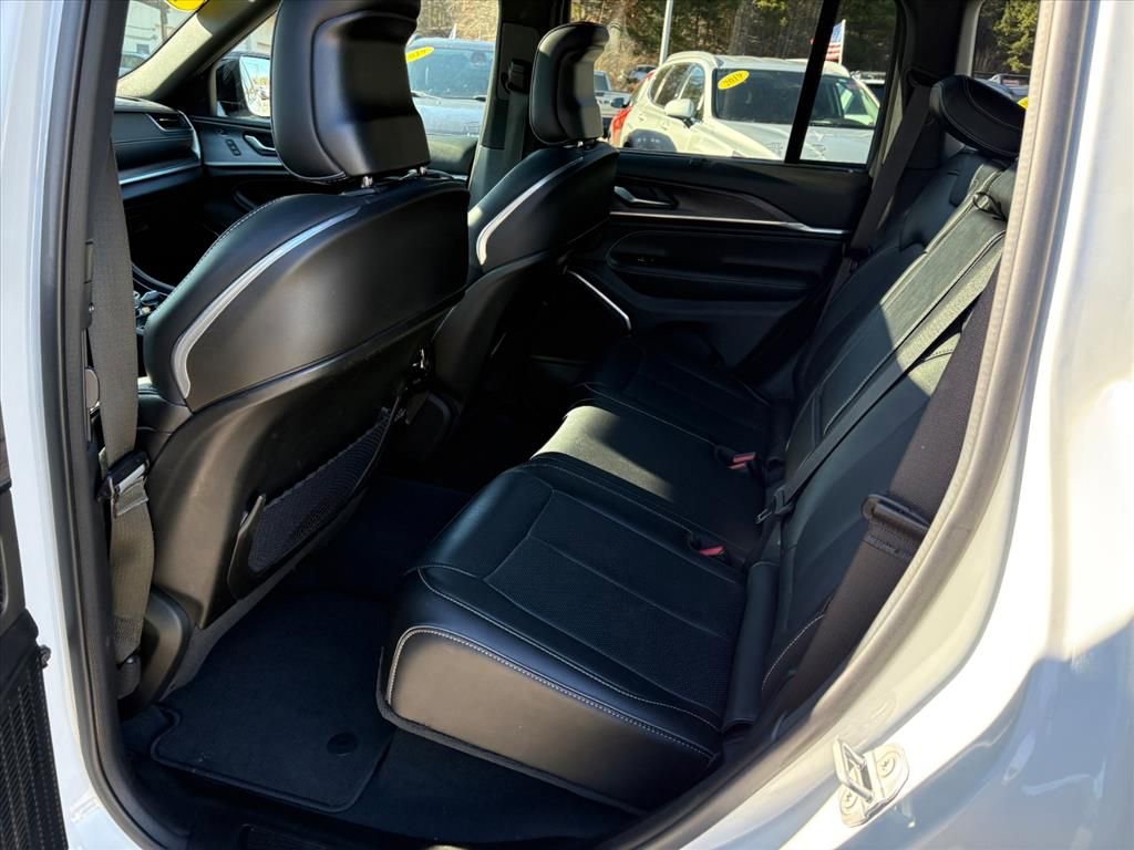 Used 2023 Jeep Grand Cherokee Overland w/ Adv Protech Group III image 19