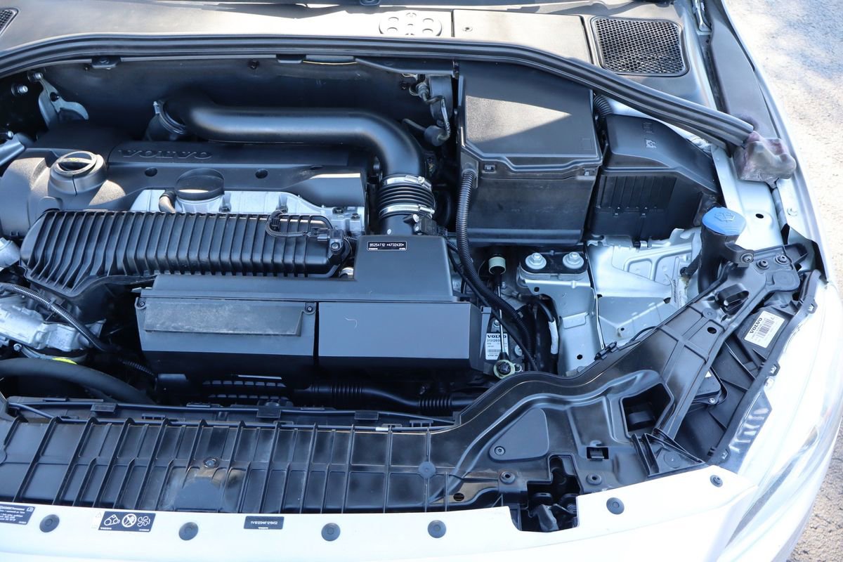 Used 2015 Volvo V60 T5 Platinum image 41