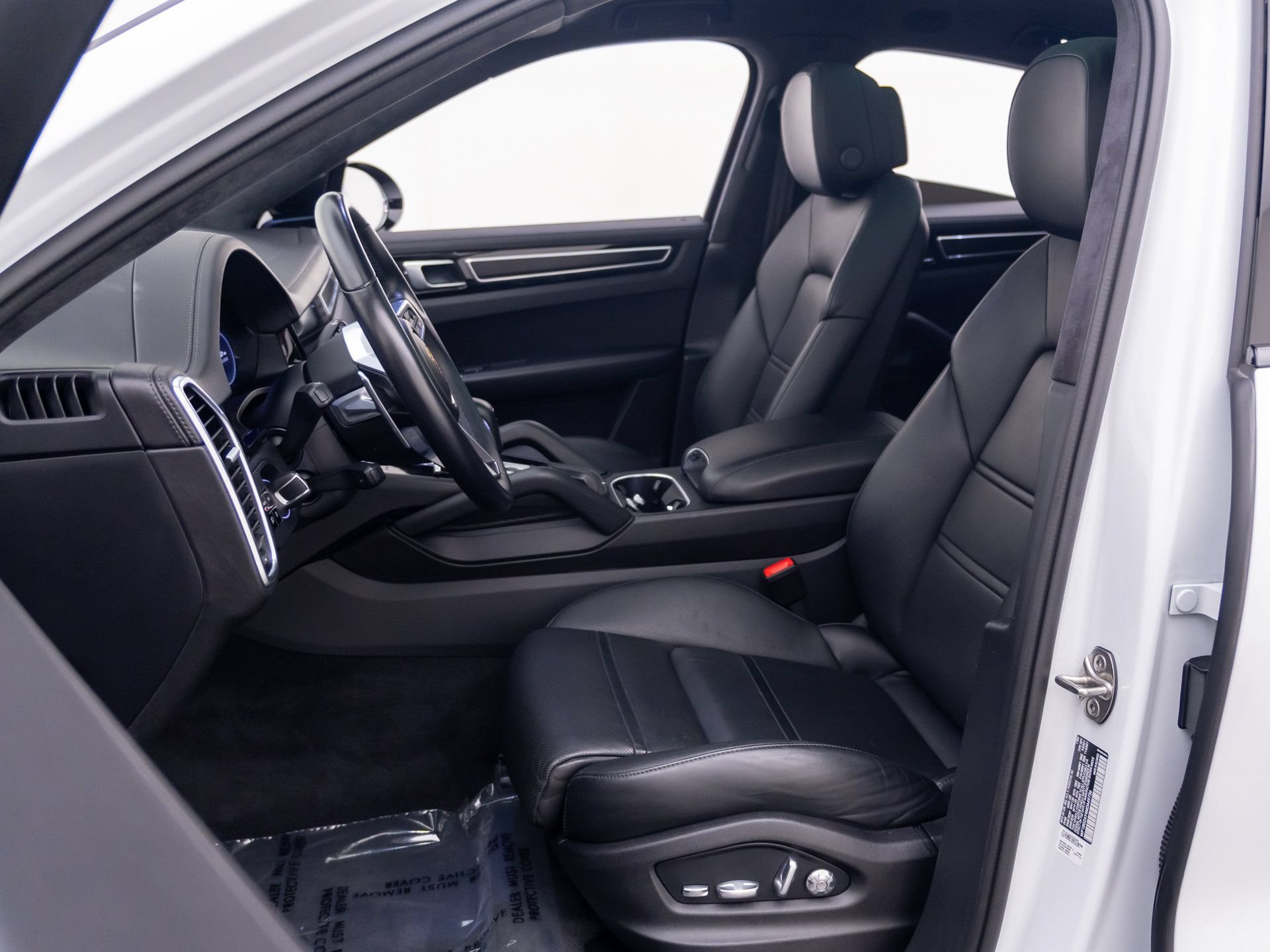 Certified 2021 Porsche Cayenne GTS w/ Premium Package Plus AWD/4WD image 5