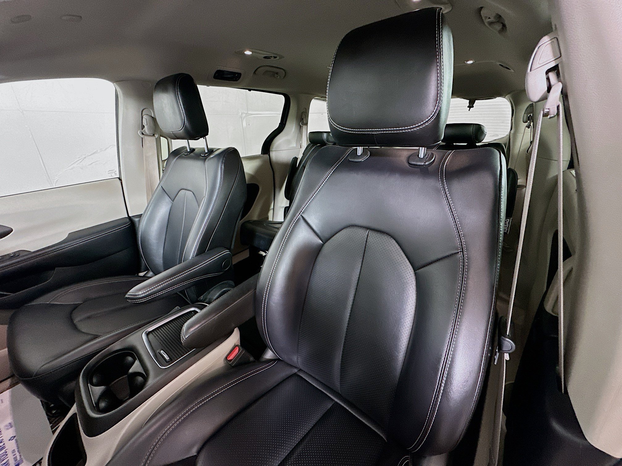 Used 2023 Chrysler Pacifica Touring-L FWD image 19