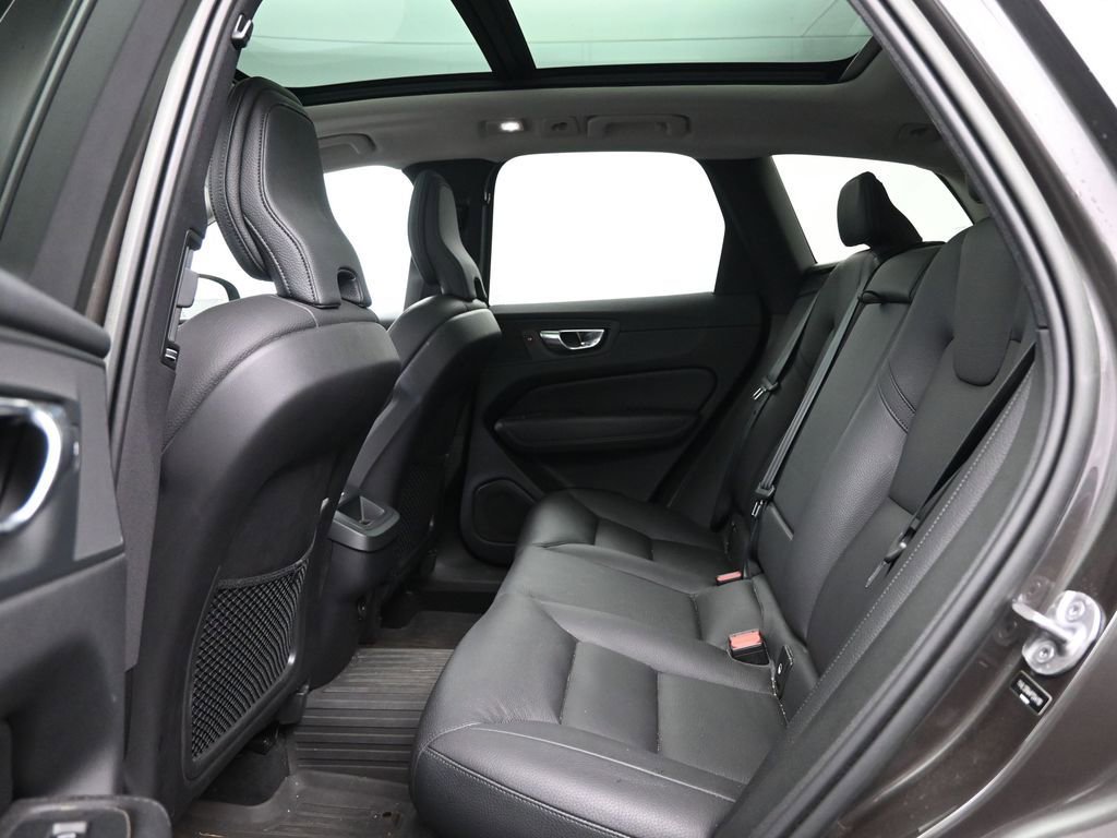 Certified 2023 Volvo XC60 B5 Plus w/ Climate Package AWD/4WD image 17