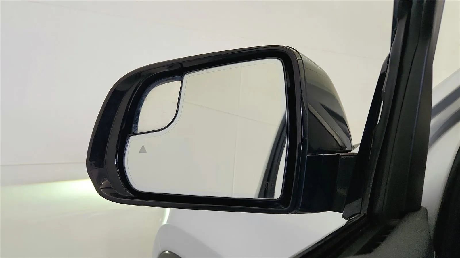 Used 2024 Jeep Wagoneer L Series II w/ Flexible Seating Group image 30