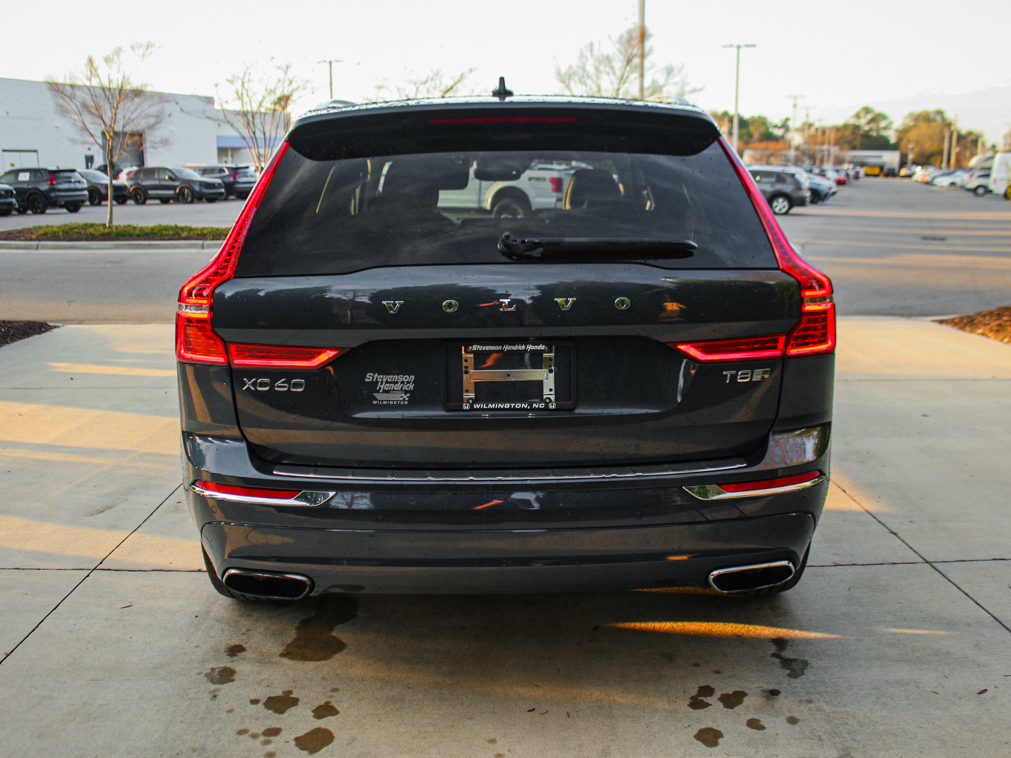 Used 2019 Volvo XC60 T8 Inscription w/ Advanced Package AWD/4WD image 9
