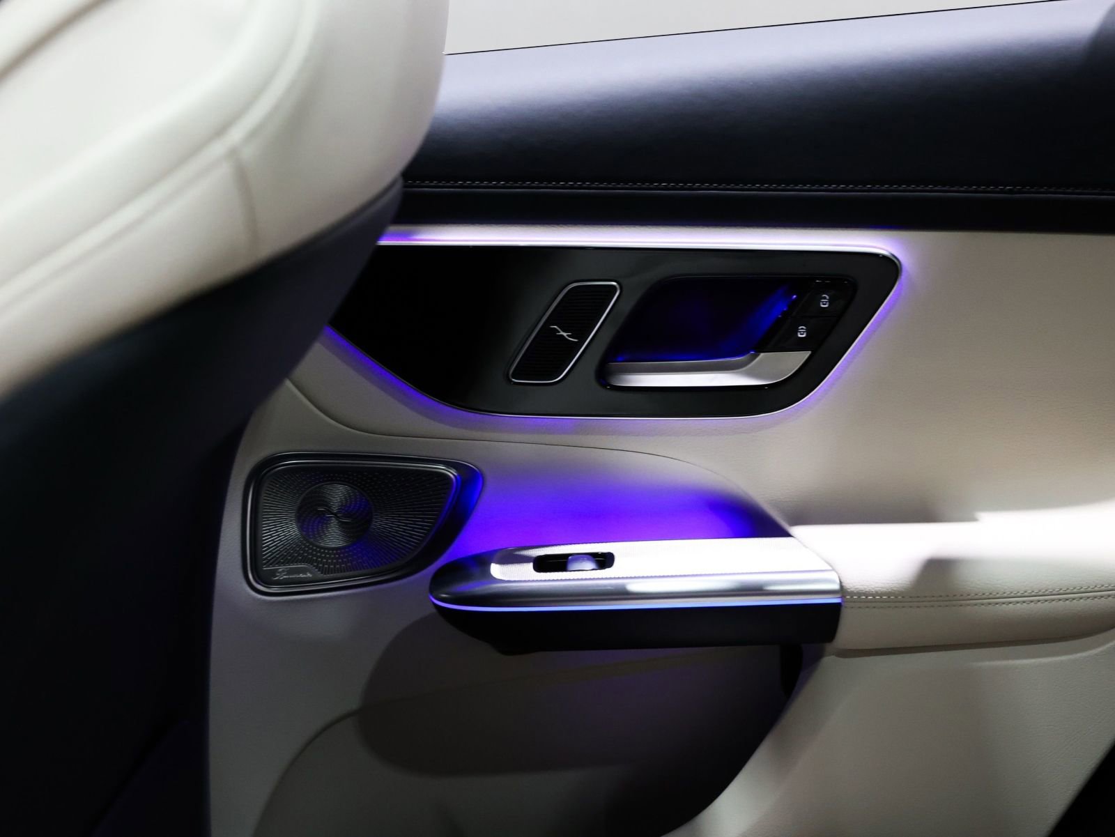 Used 2025 Mercedes-Benz GLC 300 4MATIC image 34