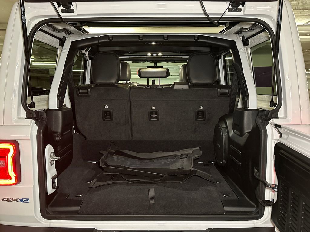 Used 2022 Jeep Wrangler Unlimited Sahara w/ Cold Weather Group AWD/4WD image 6