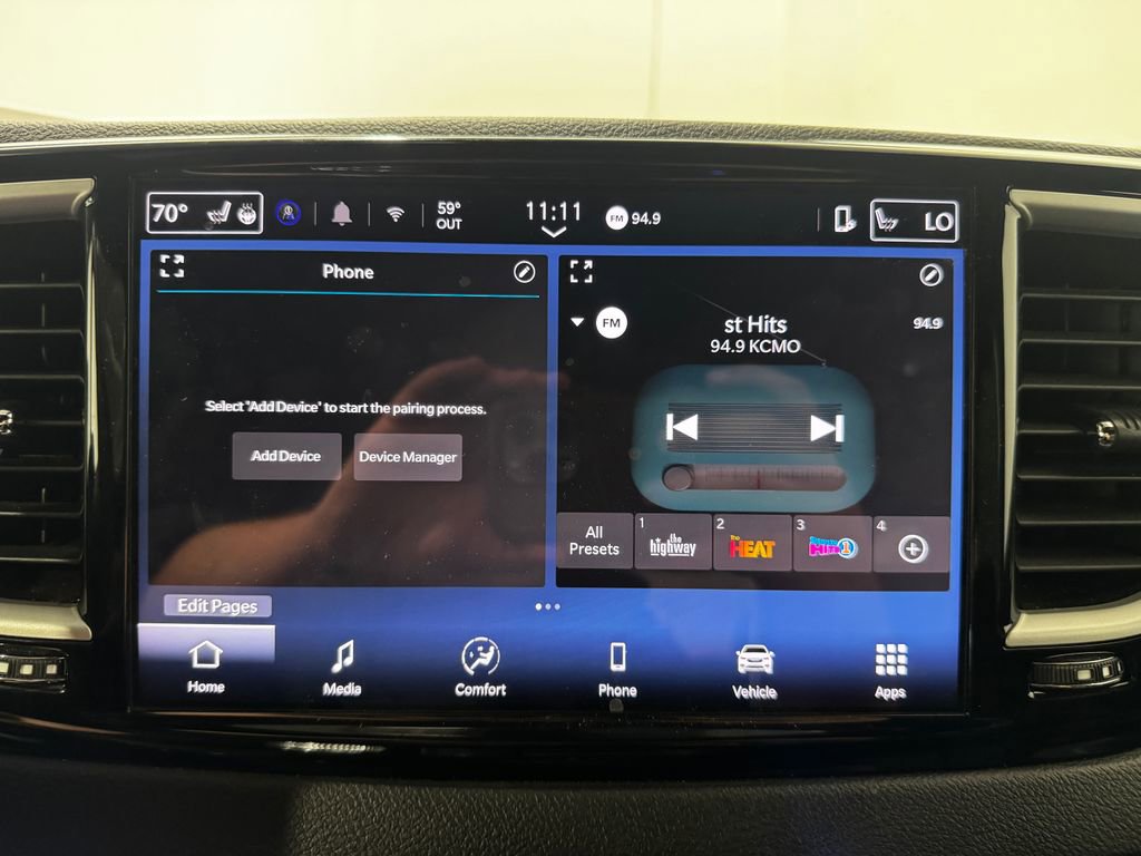 Used 2025 Chrysler Pacifica Select FWD image 3