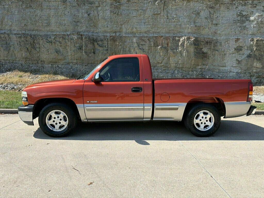 Used 2001 Chevrolet Silverado 1500 LS w/ Firm Ride Suspension Pkg RWD image 3