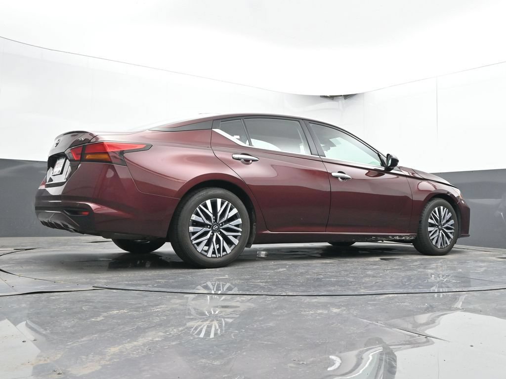 Used 2024 Nissan Altima 2.5 SV FWD image 42