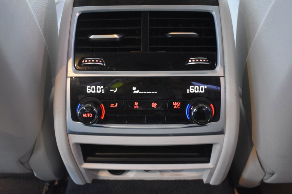 Used 2017 BMW 740i image 30