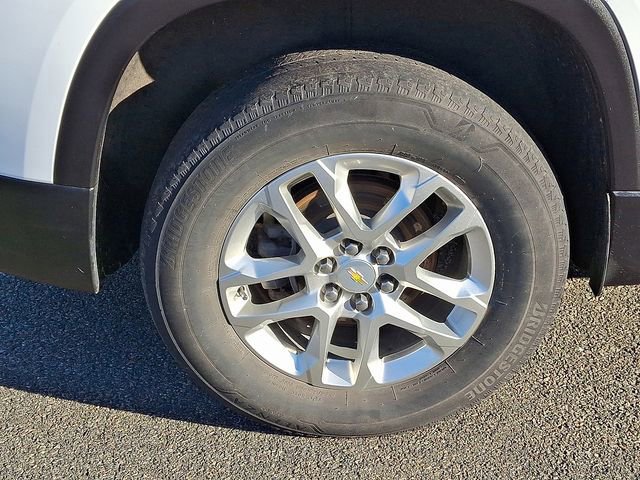 Used 2022 Chevrolet Traverse LS image 13