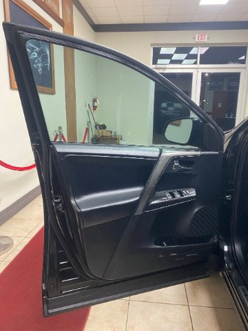 Used 2016 Toyota RAV4 SE FWD image 11