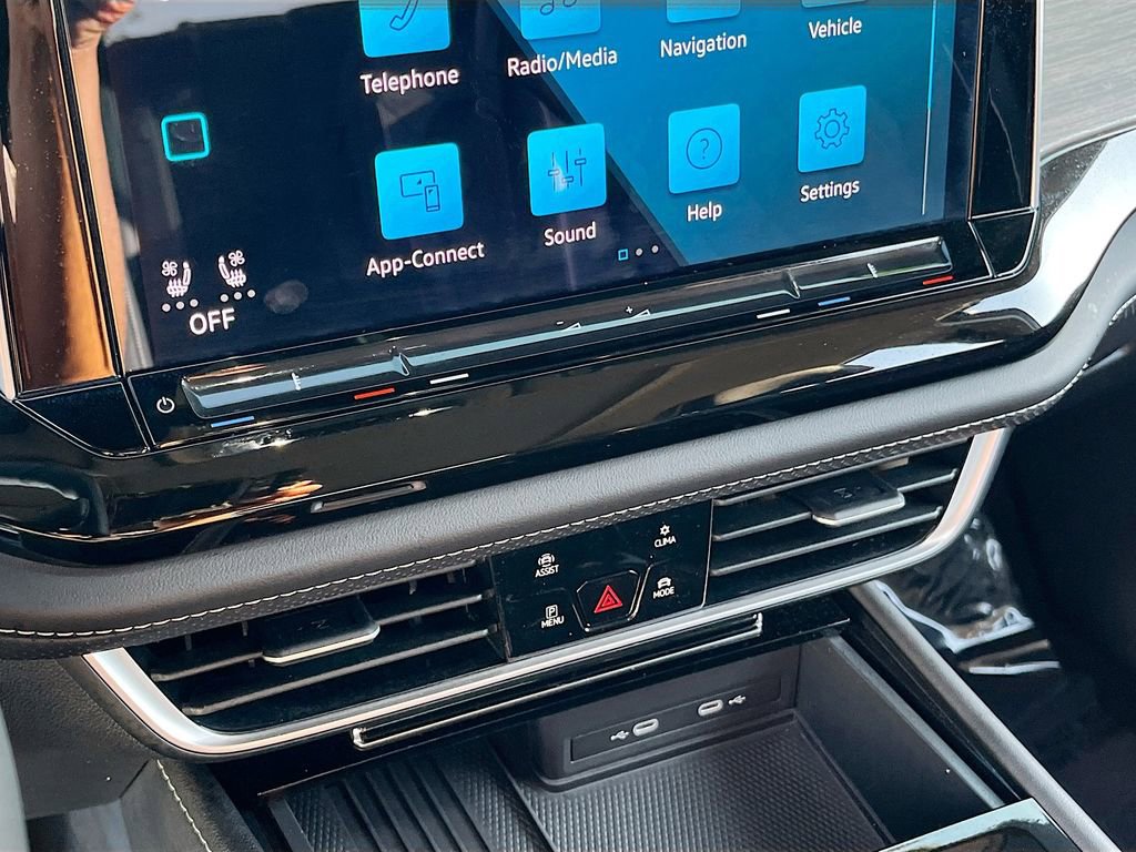 Used 2025 Volkswagen Atlas SEL Premium R-Line image 16